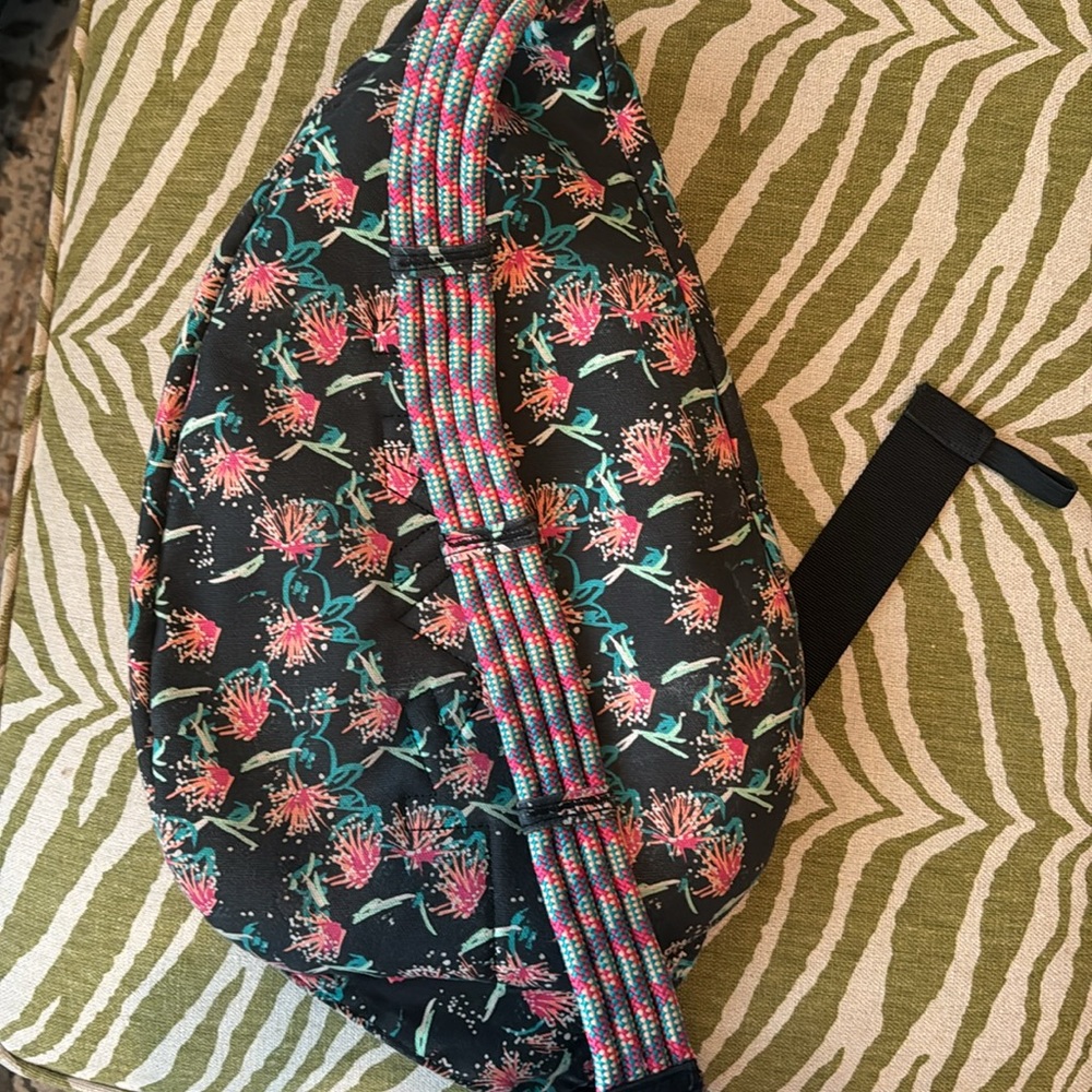 Kavu Floral Sling Bag - Black and Pink - Picture 5 of 5